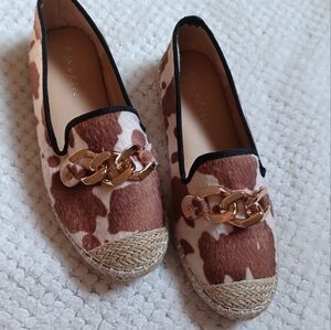 Cow print Ballerina flats shoes gold chain accent size 40 size 8 Women Trending